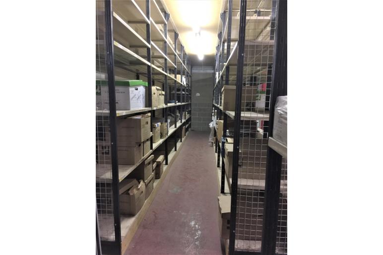 Two tier shelving before doors MeshSTOR