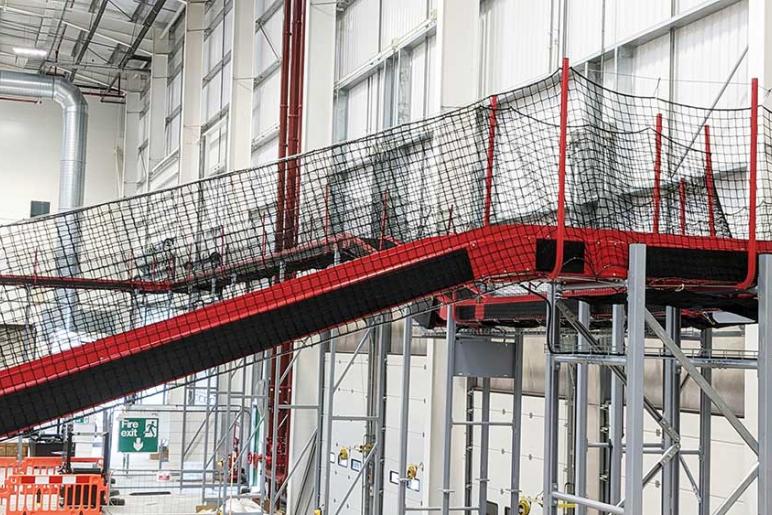 Inclined conveyor belt-mesh-netting-MeshSTOR