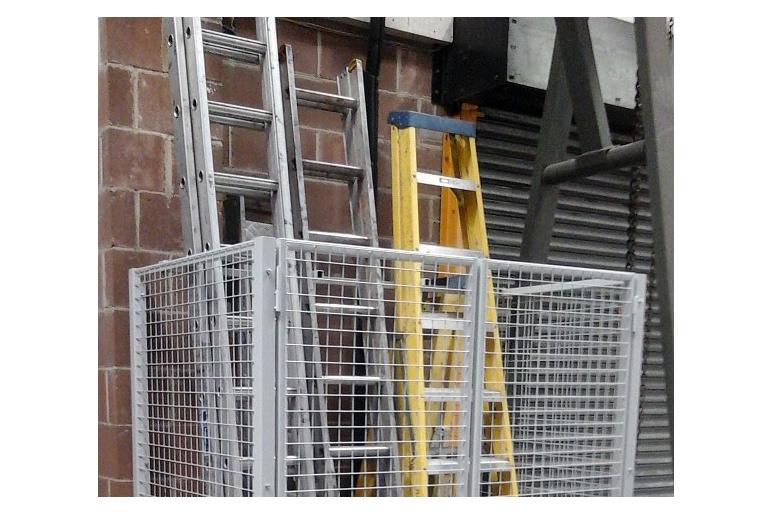 Secure-cage-for-ladders-MeshSTOR 