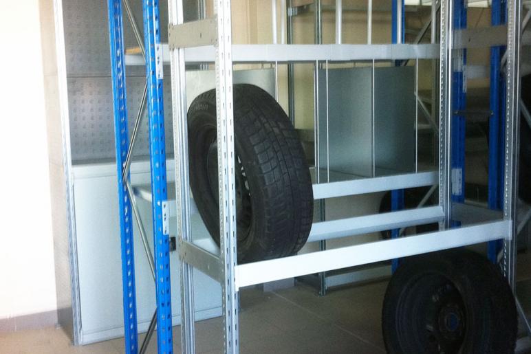 Auto-workshop-shelving