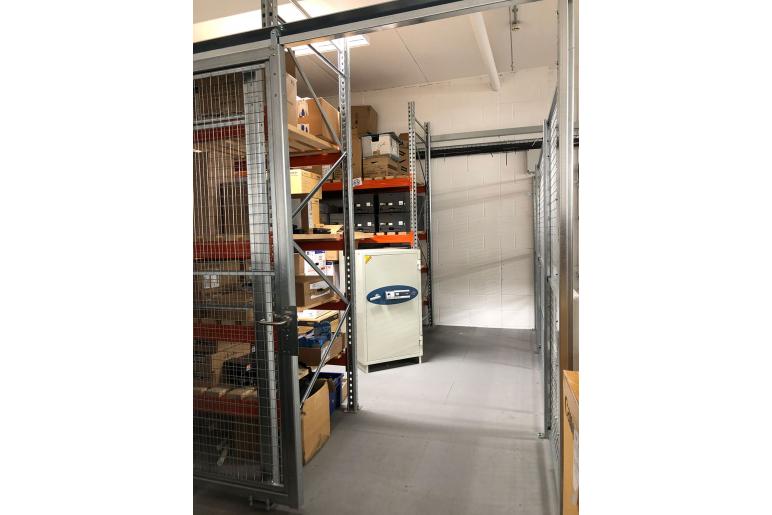 MeshSTOR-sliding-mesh-door-partitioning 