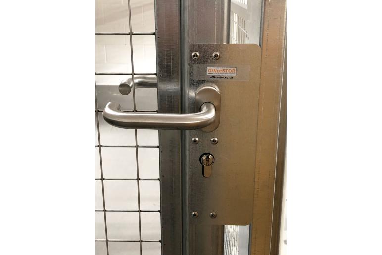 MeshSTOR-key-locking-double-doors-1500mm wide sliding doors on partitioning. 